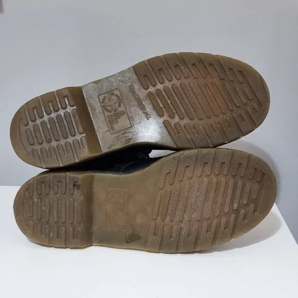 Doc Martens Ladies Black Boots Size UK 6 AUS 8 10 Hole Leather Great Condition - Picture 5 of 9